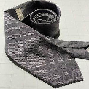 Burberry London tie as is
